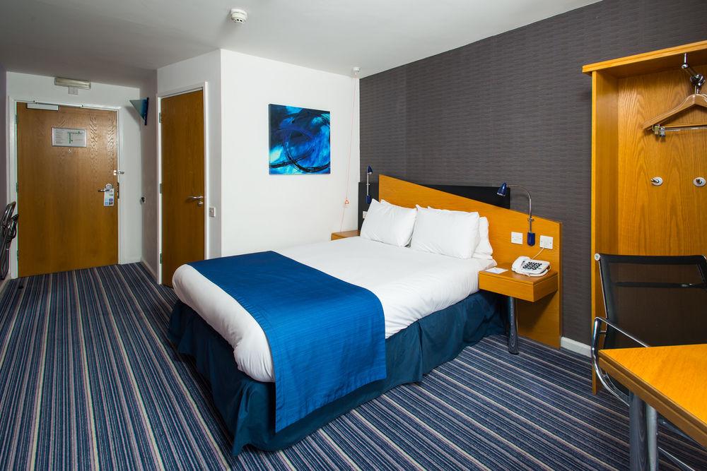 Holiday Inn Express Manchester East By Ihg Екстериор снимка