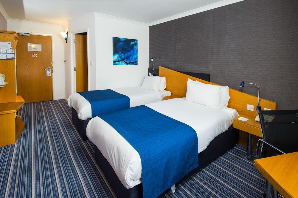 Holiday Inn Express Manchester East By Ihg Екстериор снимка