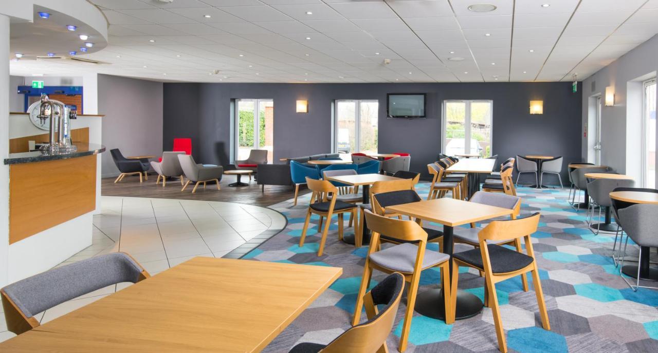 Holiday Inn Express Manchester East By Ihg Екстериор снимка