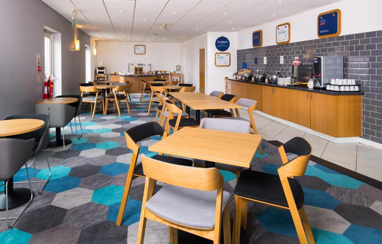 Holiday Inn Express Manchester East By Ihg Екстериор снимка