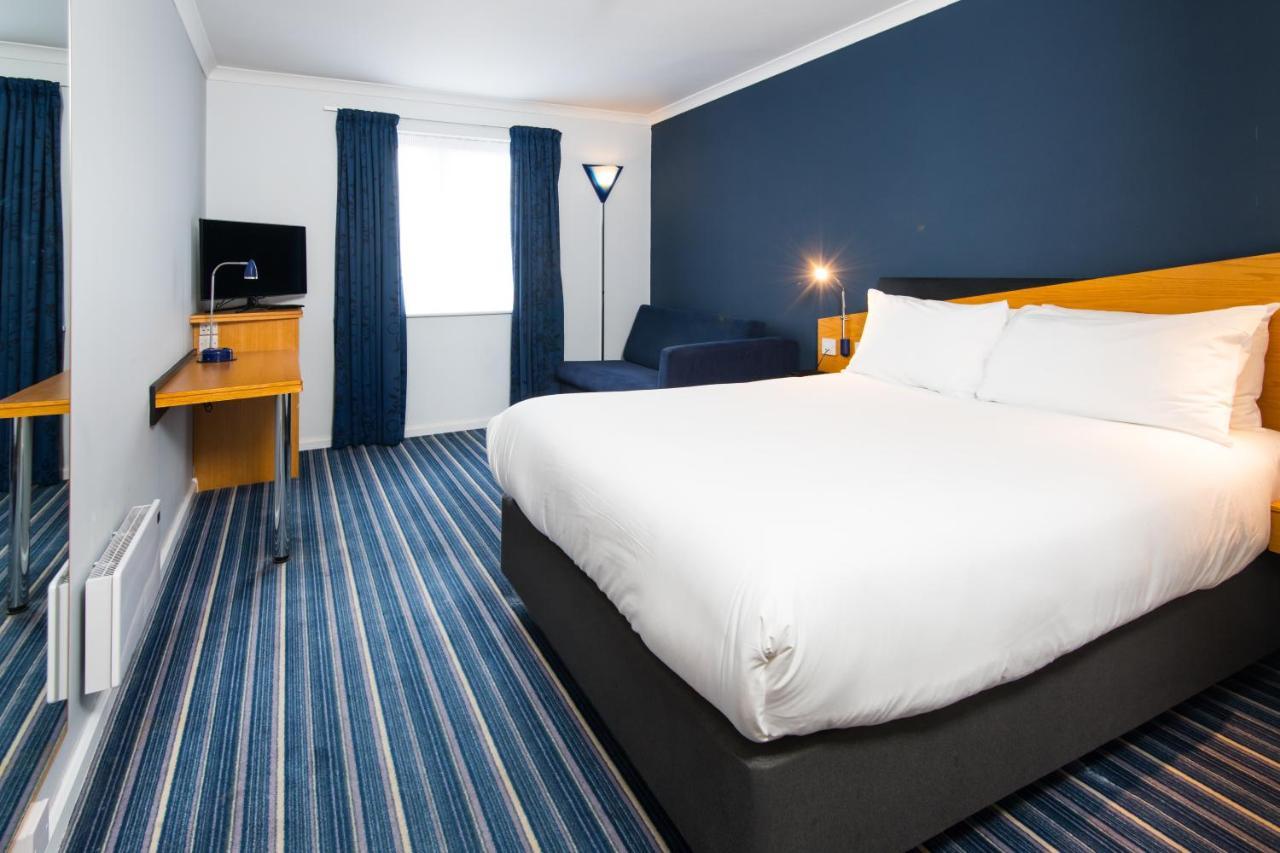Holiday Inn Express Manchester East By Ihg Екстериор снимка