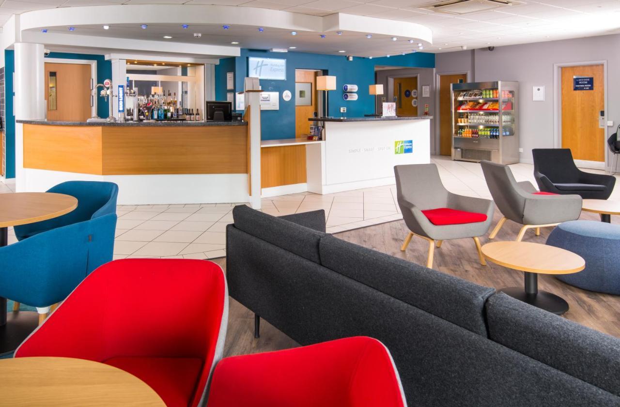 Holiday Inn Express Manchester East By Ihg Екстериор снимка