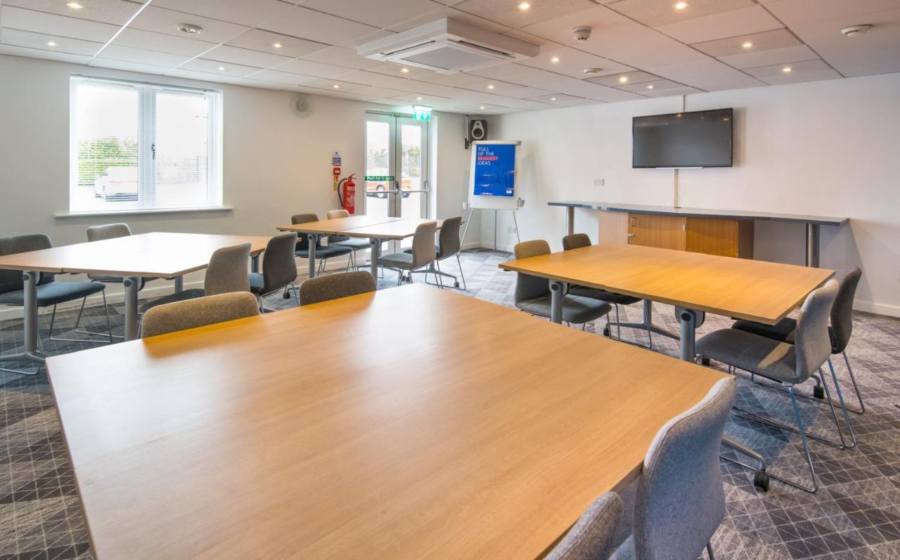 Holiday Inn Express Manchester East By Ihg Екстериор снимка