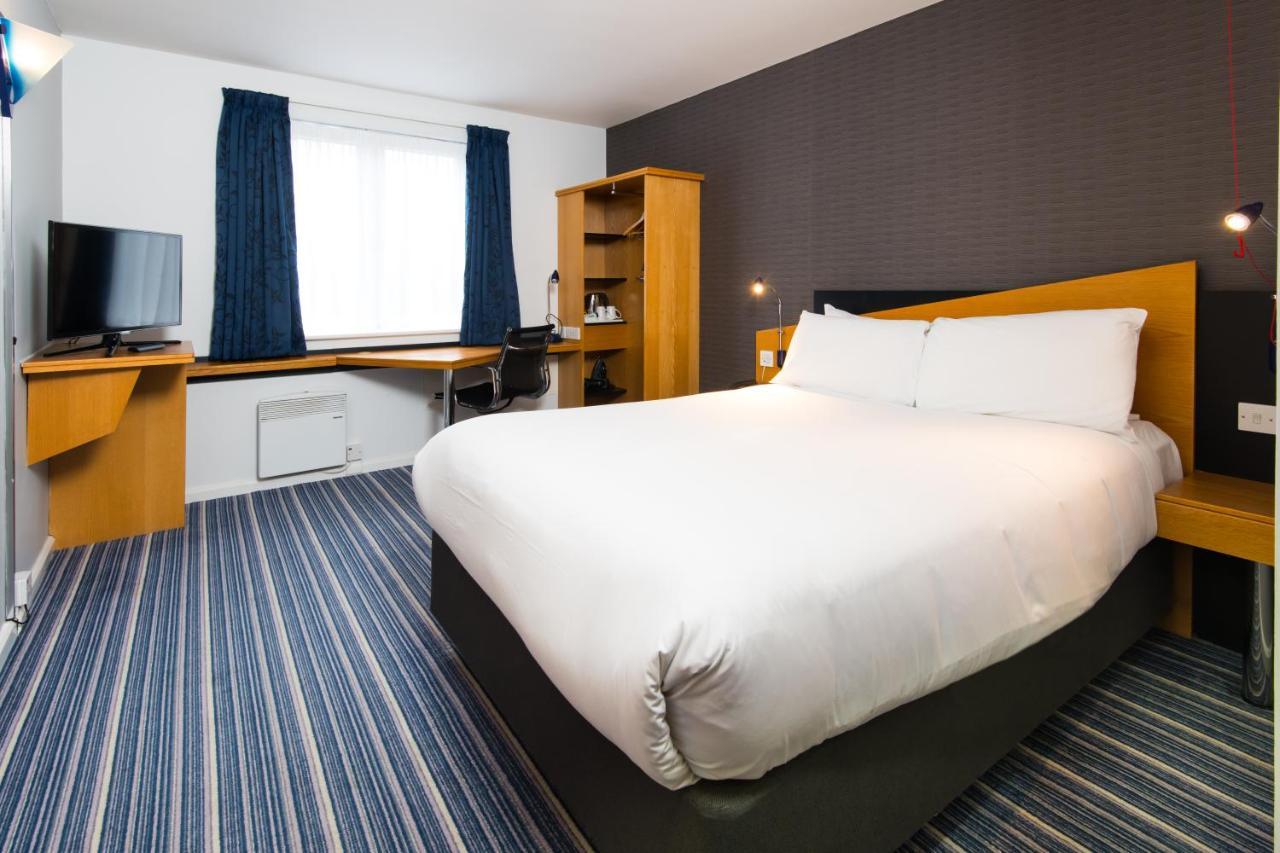 Holiday Inn Express Manchester East By Ihg Екстериор снимка