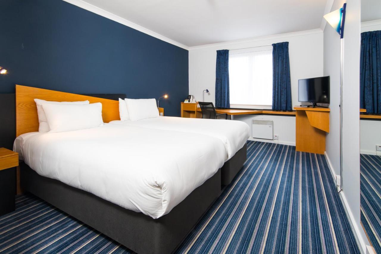 Holiday Inn Express Manchester East By Ihg Екстериор снимка