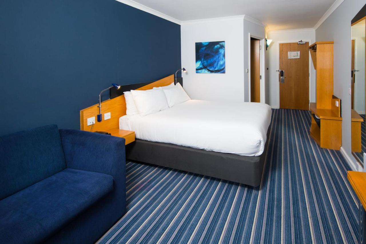Holiday Inn Express Manchester East By Ihg Екстериор снимка