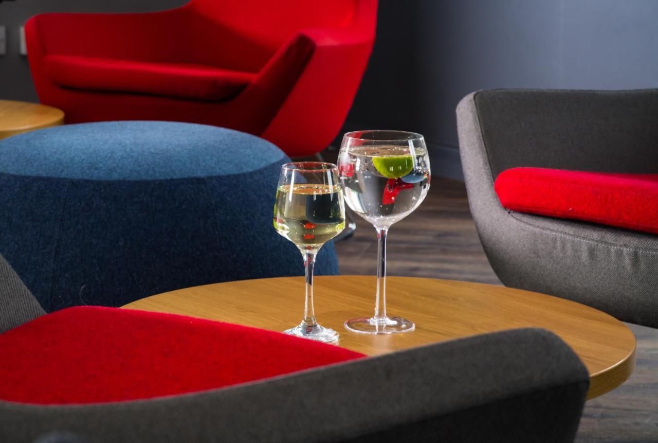 Holiday Inn Express Manchester East By Ihg Екстериор снимка