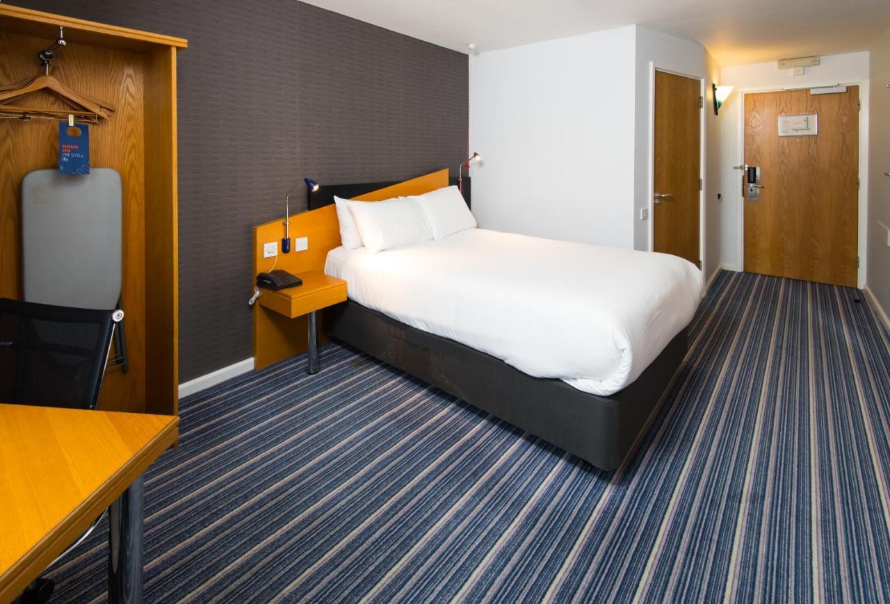 Holiday Inn Express Manchester East By Ihg Екстериор снимка