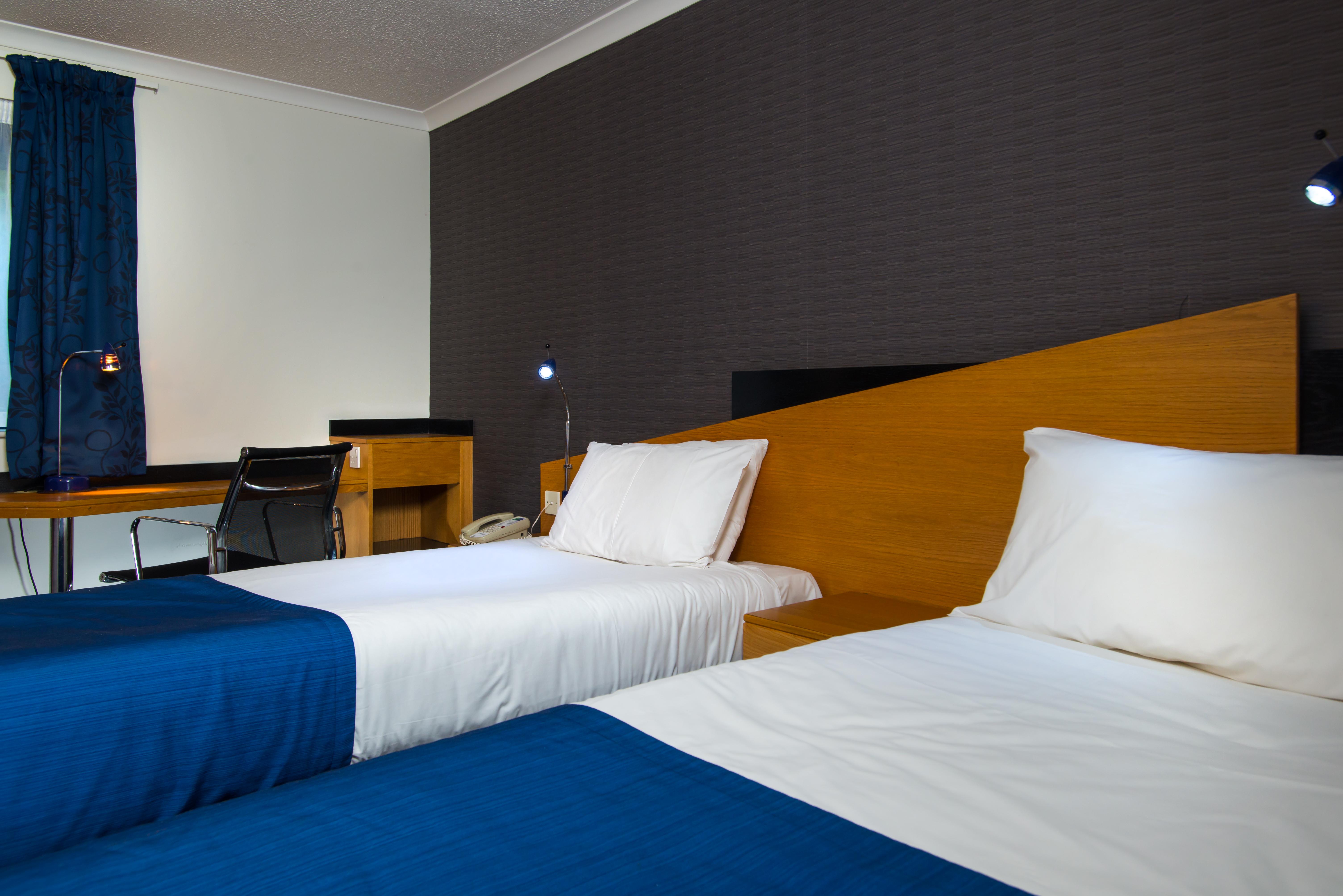 Holiday Inn Express Manchester East By Ihg Екстериор снимка