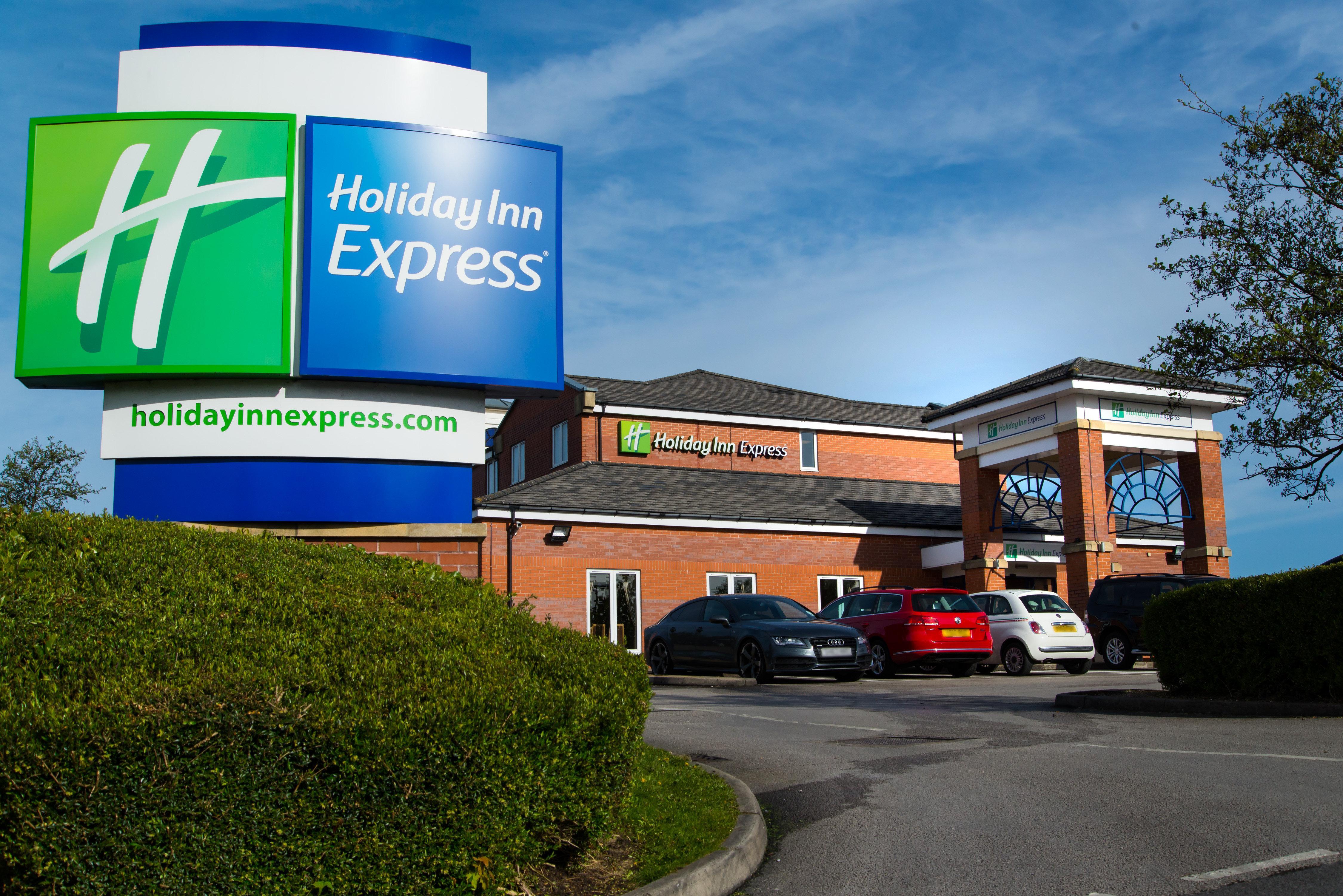 Holiday Inn Express Manchester East By Ihg Екстериор снимка
