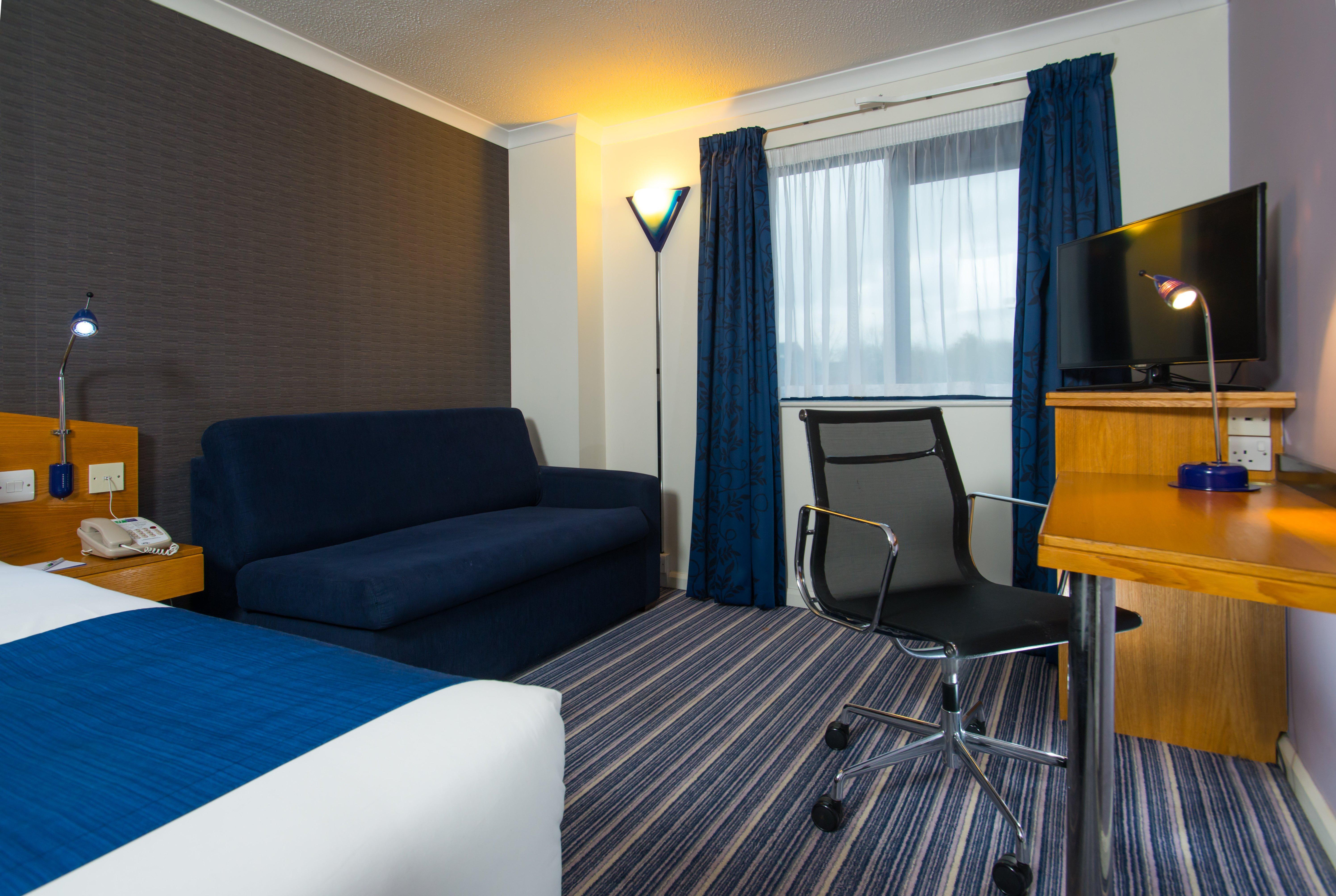 Holiday Inn Express Manchester East By Ihg Екстериор снимка