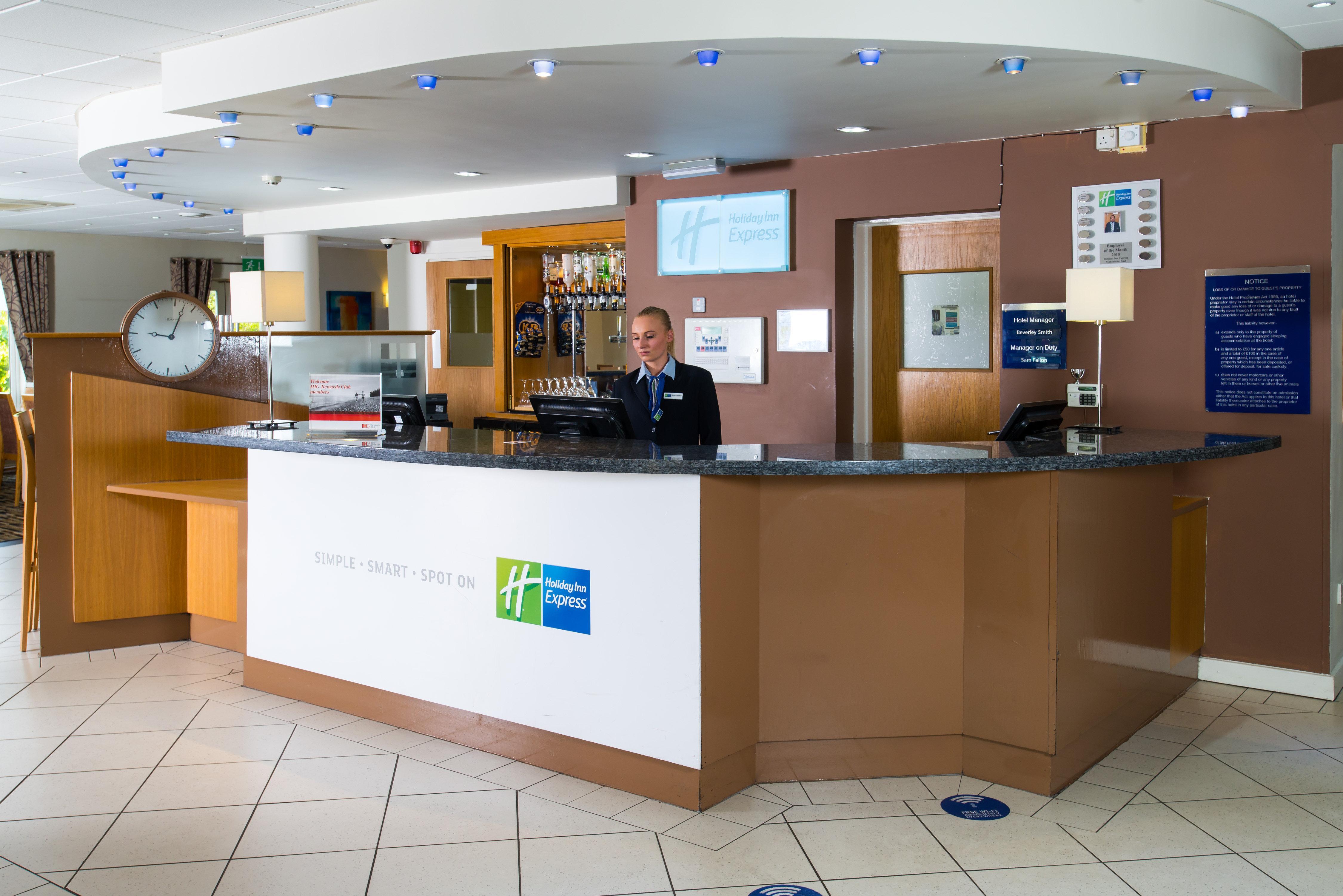 Holiday Inn Express Manchester East By Ihg Екстериор снимка