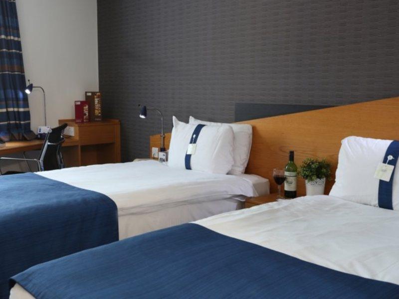 Holiday Inn Express Manchester East By Ihg Екстериор снимка