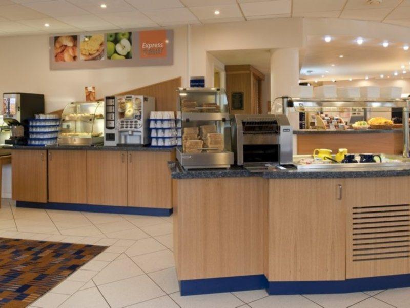 Holiday Inn Express Manchester East By Ihg Ресторант снимка