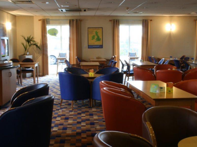 Holiday Inn Express Manchester East By Ihg Ресторант снимка