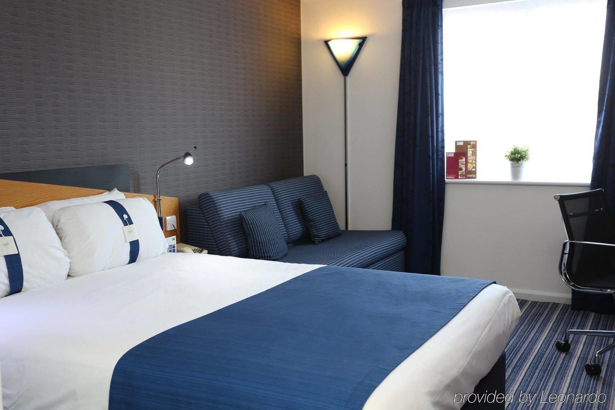 Holiday Inn Express Manchester East By Ihg Екстериор снимка