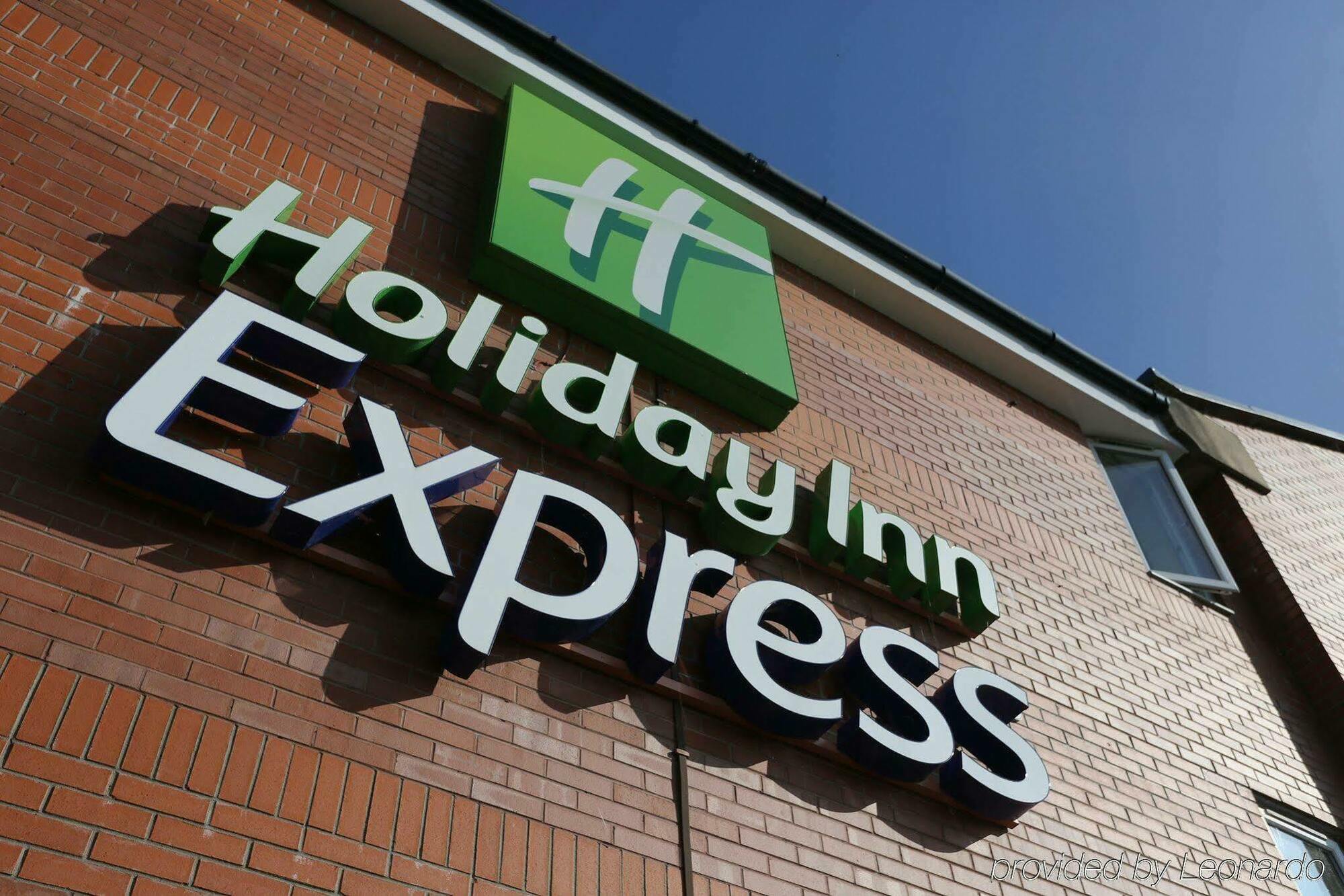 Holiday Inn Express Manchester East By Ihg Екстериор снимка