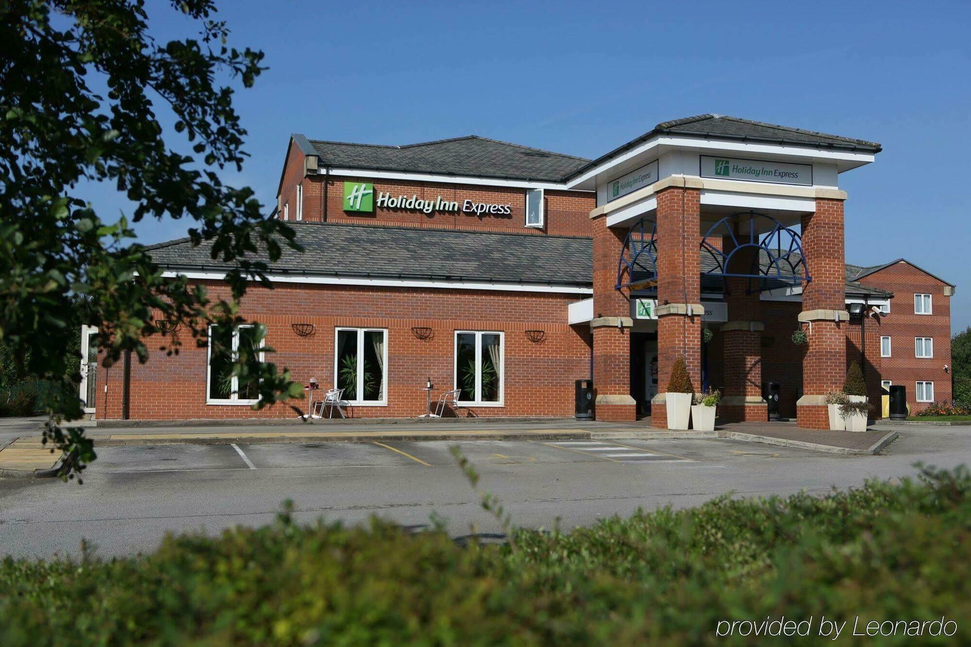 Holiday Inn Express Manchester East By Ihg Екстериор снимка