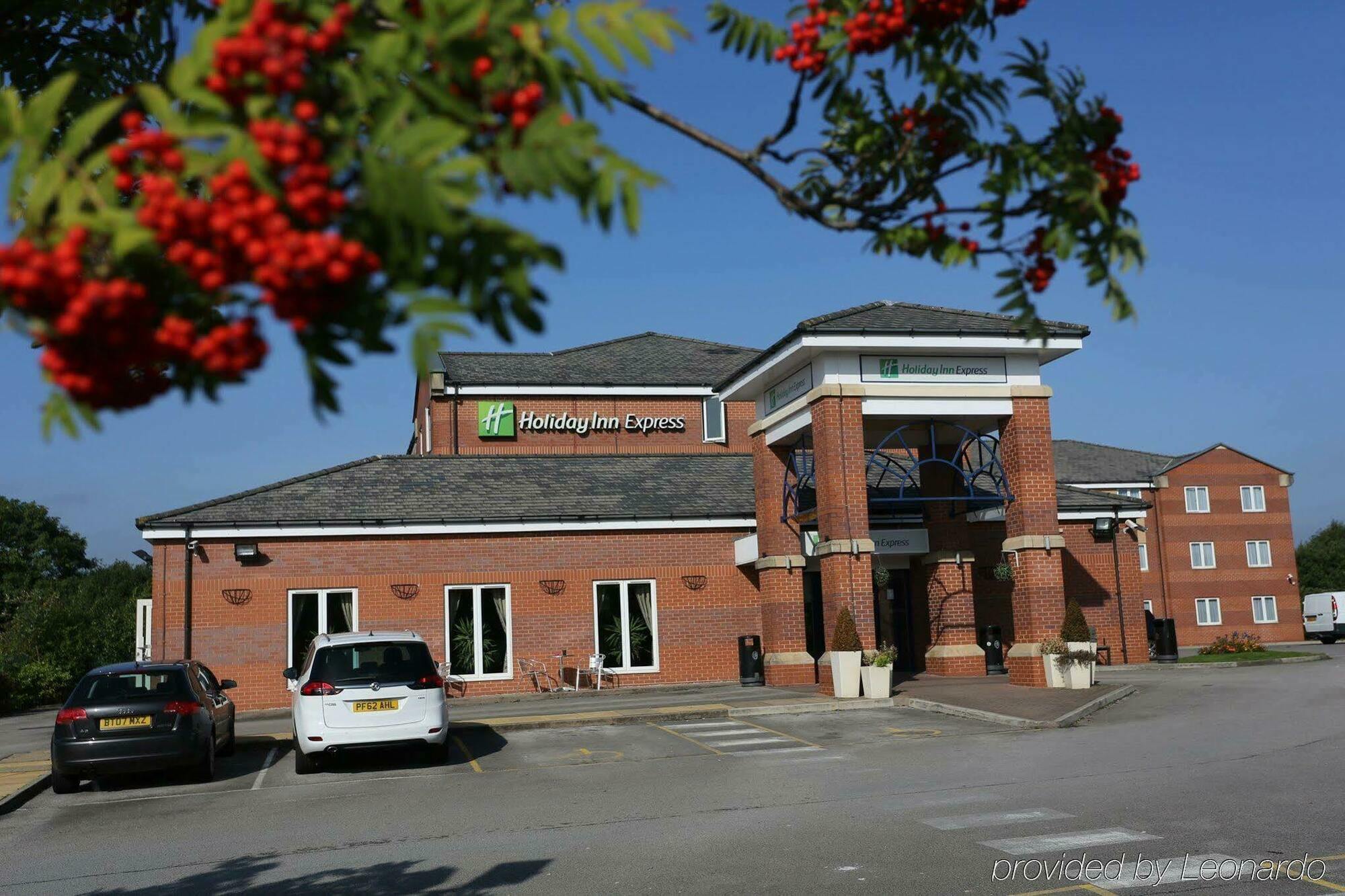Holiday Inn Express Manchester East By Ihg Екстериор снимка