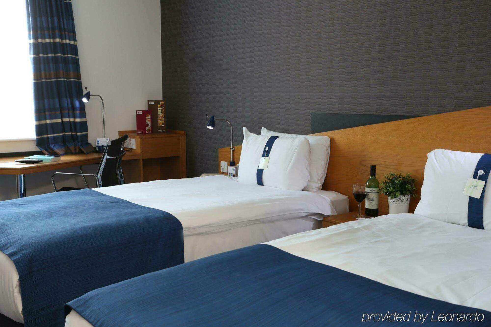 Holiday Inn Express Manchester East By Ihg Екстериор снимка