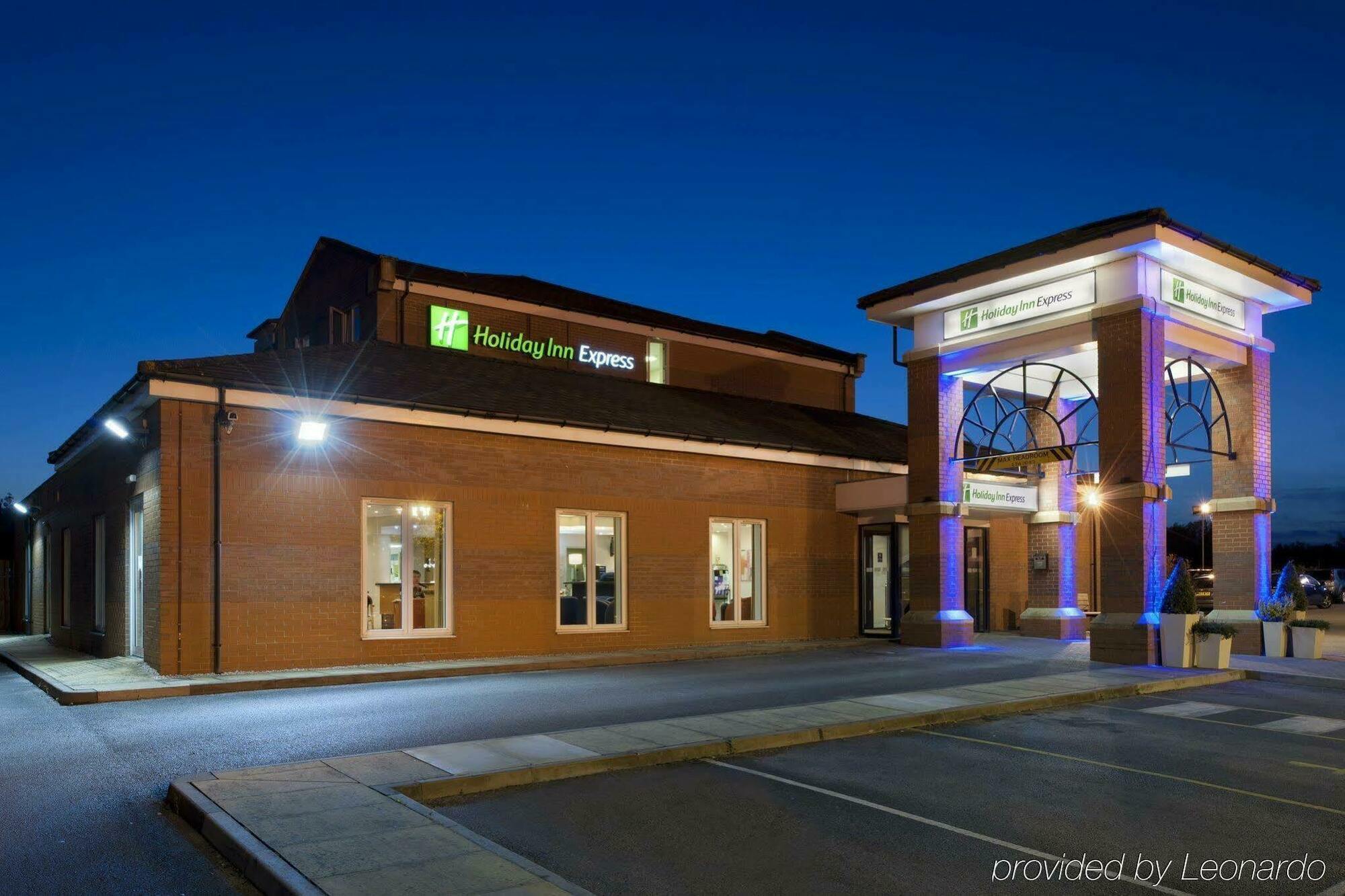 Holiday Inn Express Manchester East By Ihg Екстериор снимка